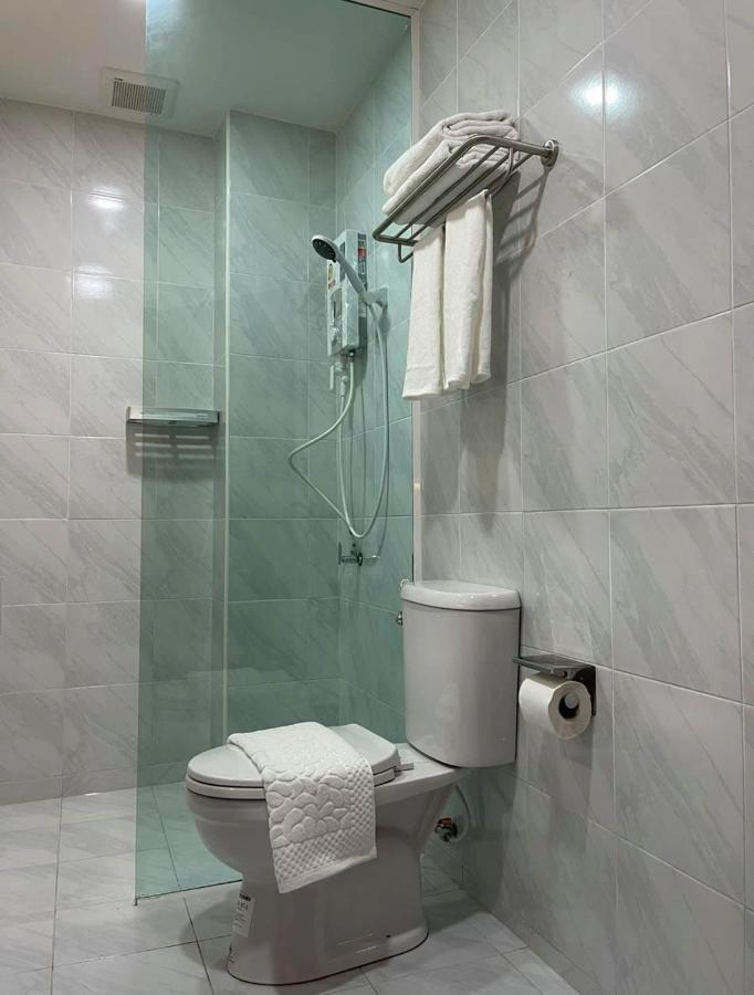Tj Boutique Hotel Uthai Thani Bagian luar foto