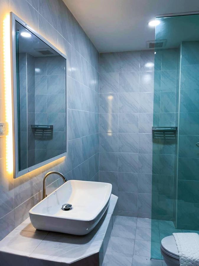 Tj Boutique Hotel Uthai Thani Bagian luar foto